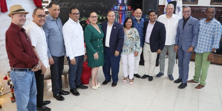 Director de Prensa de la Presidencia resalta rol de periodistas y comunicadores en la democracia durante encuentro en Santiago