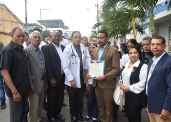 Fundación Cruz Jiminián reconoce a Nelson Gutiérrez por su defensa de los derechos humanos