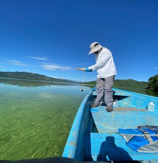 Sigue en curso investigación de Medio Ambiente sobre la coloración verde del agua en la presa de Hatillo
