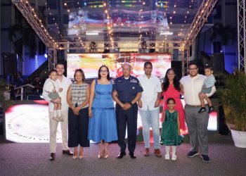 ASEOPNA enciende su árbol de Navidad en un acto lleno de esperanza y solidaridad