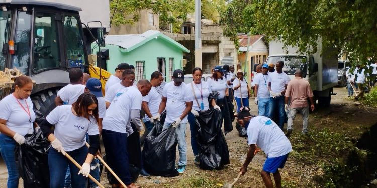 CAASD recolecta toneladas desechos en jornada de limpieza de cañadas en el GSD