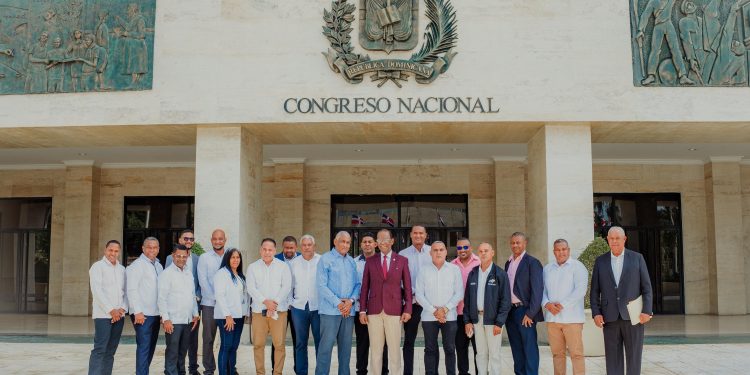 Diputado José del Carmen Montero encabeza junto a alcaldes y directores de Barahona la jornada "Diputados por un día