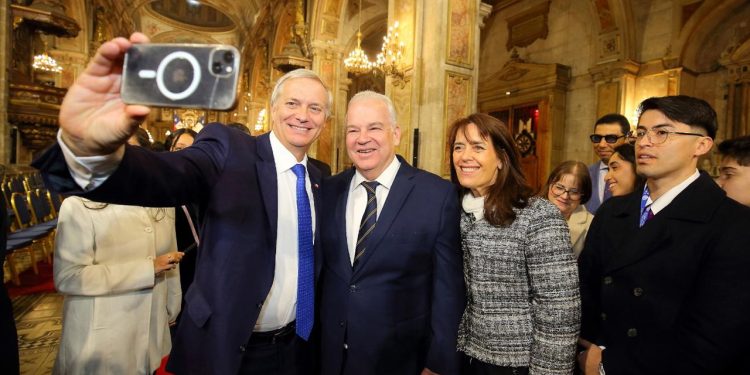 Juan Cohen destaca la fortaleza democrática de Chile tras la victoria presidencial de José Antonio Kast