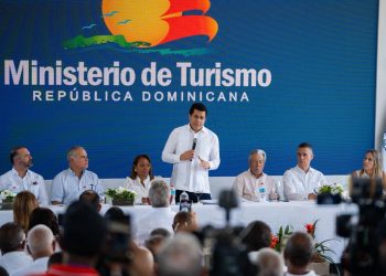 David Collado inaugura en Bayahíbe moderno estacionamiento para más de 270 vehículos de motor