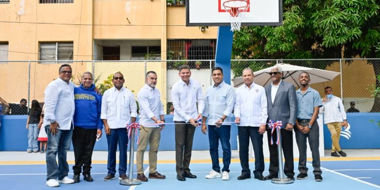 Banreservas remodela emblemática cancha mixta en Villa Consuelo