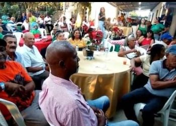 Realizan tradicional fiesta navideña para adultos mayores en La Vega