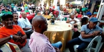 Realizan tradicional fiesta navideña para adultos mayores en La Vega