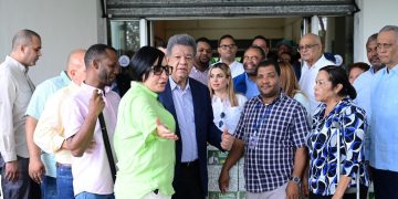 Leonel Fernández y la Fuerza Solidaria de Paola Gómez llevan cajas navideña a Hogares de adultos mayores y personas con discapacidad