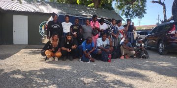 Tras persecución Ejército detiene jeepeta con 15 haitianos en Navarret