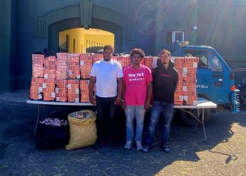 Ejército ocupa 280 mil cigarrillos ilícitos ocultos bajo carga de paja en un camión en Montecristi