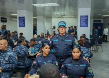 Director general de la PN y comandante general de la ARD encabezan tradicional cena de Nochebuena con agentes policiales 