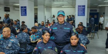 Director general de la PN y comandante general de la ARD encabezan tradicional cena de Nochebuena con agentes policiales 