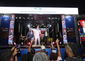 La Super Ultra Mega Parranda de la Capital desbordó de música, alegría y dominicanidad el Malecón de Santo Domingo