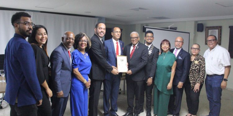 Senado de la JCI reconoce a Juan Rosa como Senador JCI por su trayectoria y compromiso con la juventud