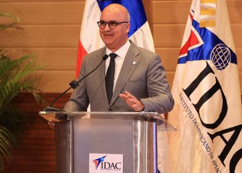 70% califica a Igor Rodríguez como un funcionario eficiente según encuesta