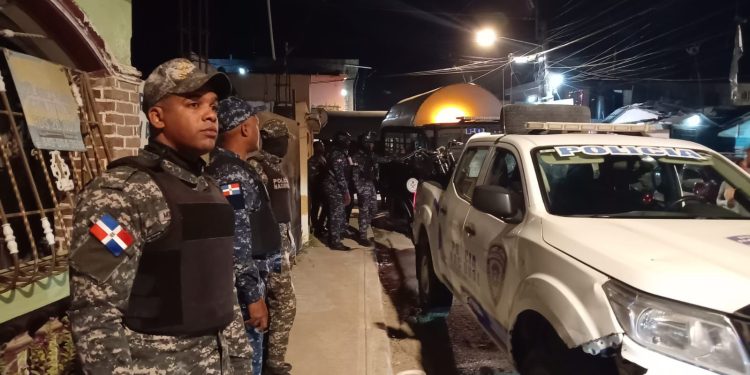 Policía Nacional mantiene patrullaje permanente por fin de año en SDN y Monte Plata