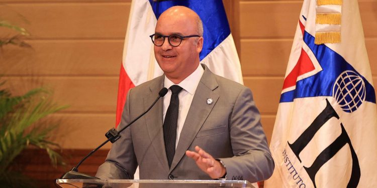 70% califica a Igor Rodríguez como un funcionario eficiente según encuesta