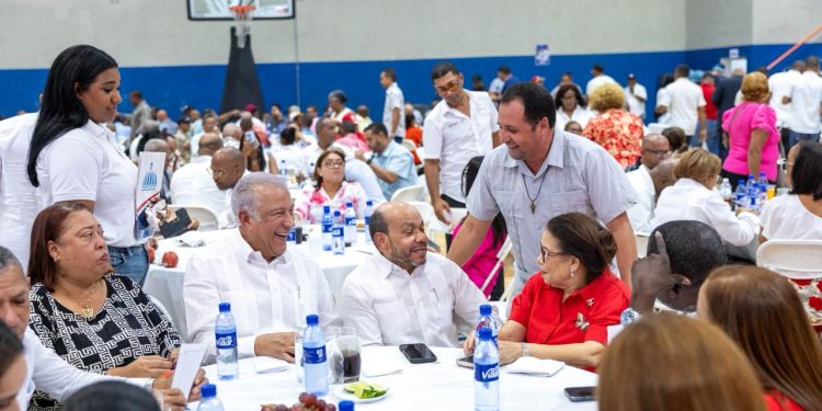 Ruta Navideña del gobierno llega a Cristo Rey, Los Guaricamos y Monte Plata