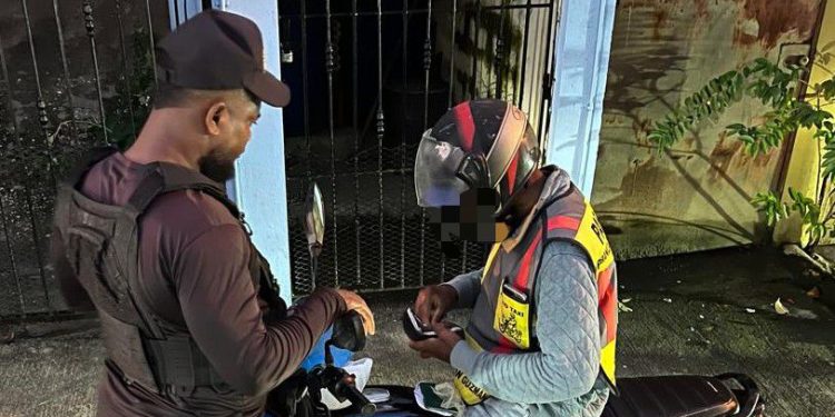 DGM detuvo el sábado 619 extranjeros indocumentados , las FF.AA. y la P.N. le entregaron 391; deportó 912