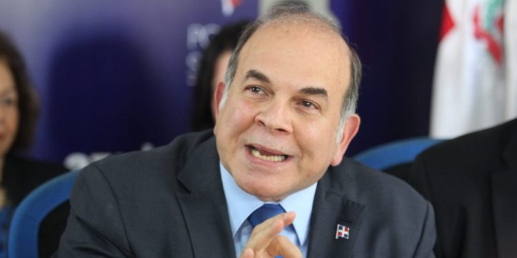 Pelegrín ve “extraño” silencio de Abinader y el Congreso ante sentencia TC sobre relaciones homosexuales en cuerpos castrenses