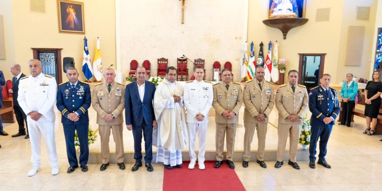 UNADE celebra su 22 aniversario con solemne misa y reconocimiento a sus autoridades