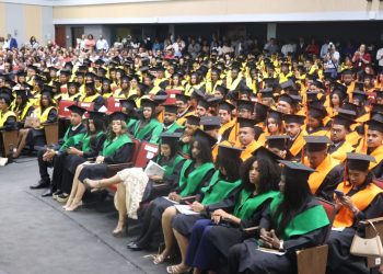 UCSD gradúa 812 nuevos profesionales en su 98ª ceremonia ordinaria