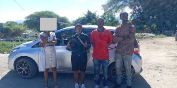 Ciudadana canadiense detenida por transportar a dos haitianos en condición migratoria irregular en Elías Piña