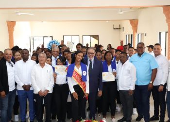 Desarrollo de la Comunidad capacita en barbería y belleza a residentes en Las Matas de Farfán