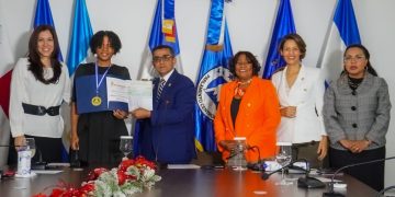 Parlacen entrega premio a ganadora del concurso Miguel Ángel Asturias 2025