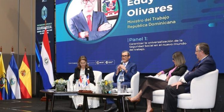 Olivares dice se aprobará Código de Trabajo y después reforma de la seguridad social