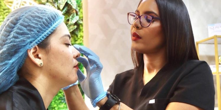 Dra. Emely Rodríguez destaca la importancia de unir la belleza con la salud integral