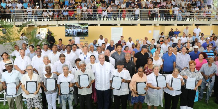 Gobierno entrega más 1000 títulos de propiedad en el sector de Pueblo Nuevo