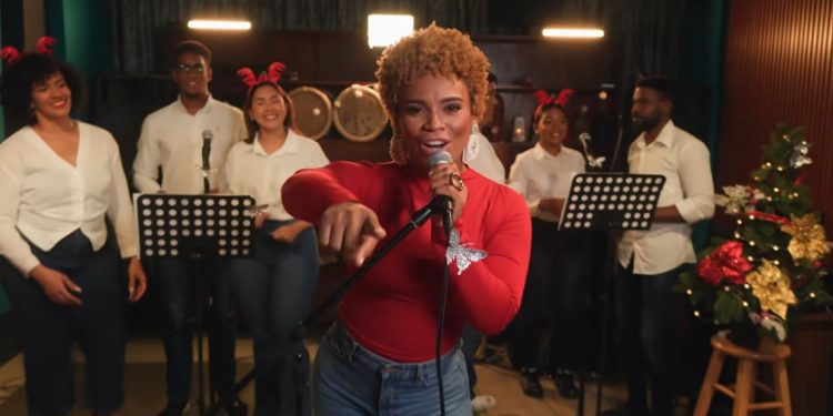 Nairoby Duarte trae alegría en Navidad con versión merengue de "All I Want for Christmas Is You"