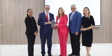 Desarrollo de la Comunidad reconoce a arqueóloga Katlent Martínez por su destacada labor en Egipto