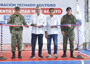 Presidente Abinader y ministro Kelvin Cruz inauguran techado multiuso en Campamento Militar