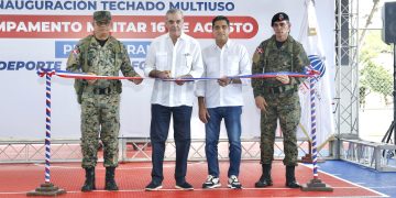 Presidente Abinader y ministro Kelvin Cruz inauguran techado multiuso en Campamento Militar