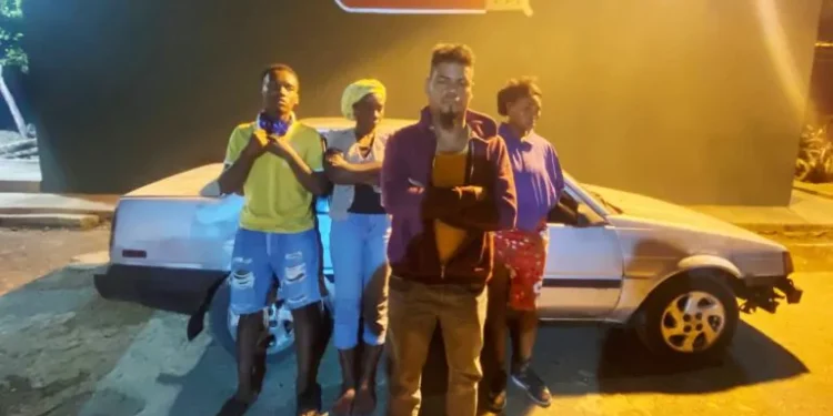 ERD detiene a un conductor por transportar varios haitianos indocumentados en Valverde