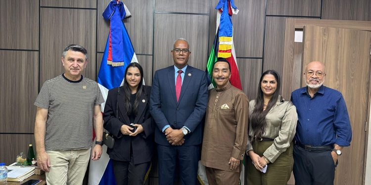 Hermandad de Veteranos recibe delegación internacional para impulsar agenda de cooperación