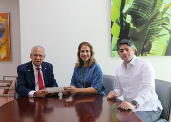 Donación del HOMS impulsa programa de becas de la Fundación Madre y Maestra