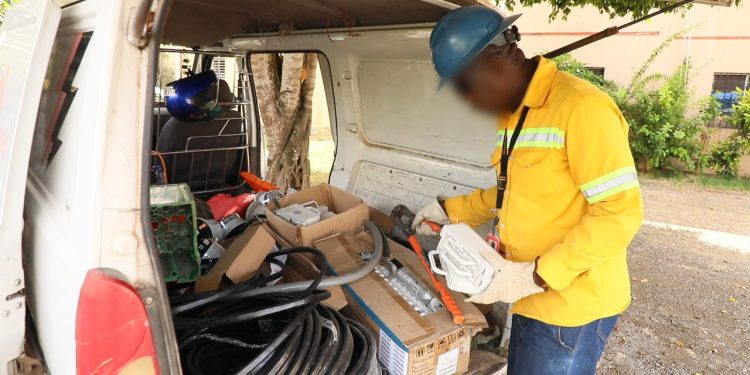 Edeeste llama a denunciar brigadas contratistas que cobren dinero para brindar servicio eléctrico