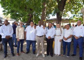 UNEV gradúa 962 nuevos profesionales; rector los exhorta a vivir “sin prisa, sin atajo y con proceso”