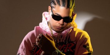 Donaty se disculpa tras incidente con agentes PN en tarima por portar arma visible