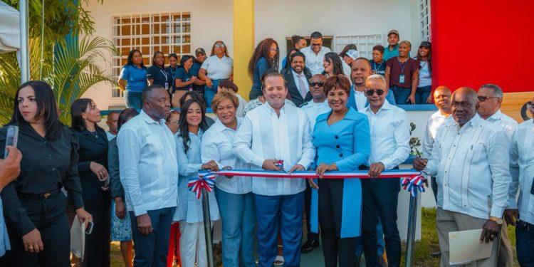 Ministro Paliza inaugura Centro de Atención Integral para la Primera Infancia en Boca Chica