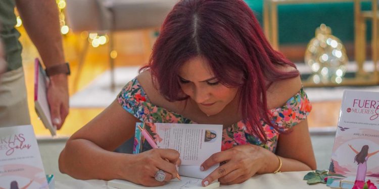 Libro “Fuerzas para mujeres Solas” celebra la autenticidad y el amor propio