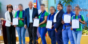 Entregan certificados a privadas de libertad en el Centro de Corrección y Rehabilitación Rafey Mujeres