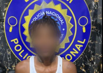 Policía Nacional arresta a dos individuos tras persecución luego de despojar a una ciudadana de su celular en Puñal, Santiago