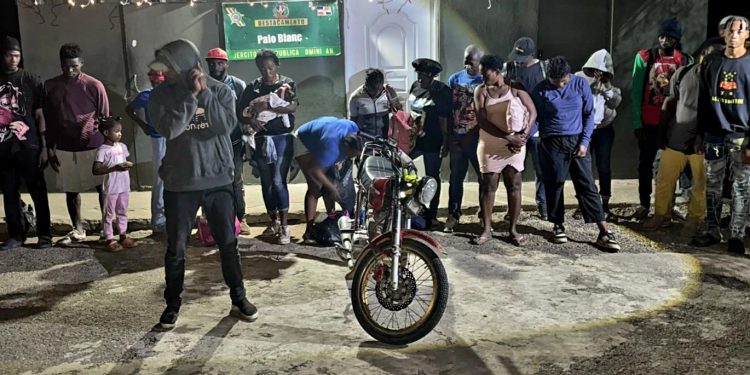 Ejército detiene motociclista que guiaba grupo de 22 haitianos indocumentados en Dajabón