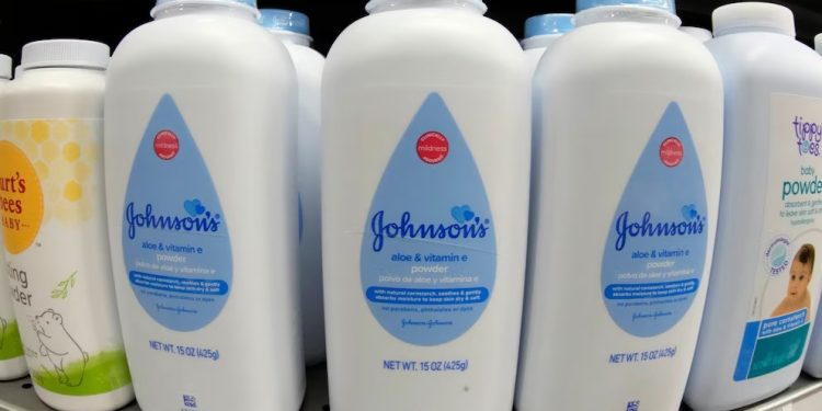 Jurado ordenó a Johnson & Johnson pagar 40 millones de dólares a dos mujeres por cáncer vinculado a talco de bebé