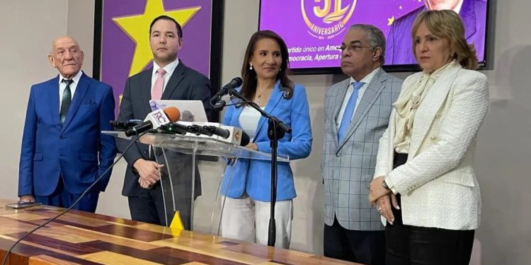 PLD denuncia cena navideña 2025 alcanza costo récord de RD$16,825.14; propone medidas urgentes