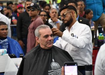 Mil peluqueros recortaron a cinco mil comunitarios en el evento nacional “Peluqueros RD 2025”
